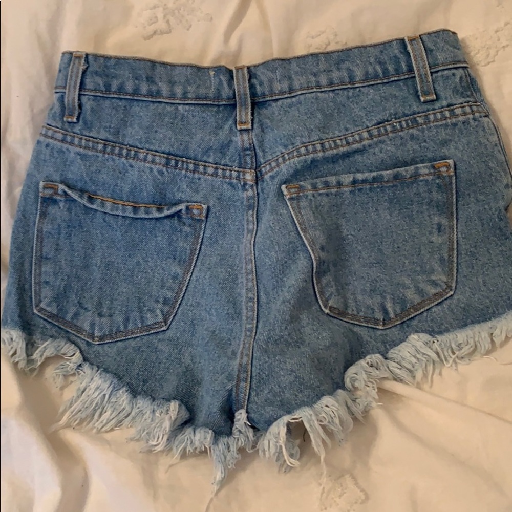 Light/medium wash mid rise denim short. - Picture 3 of 3